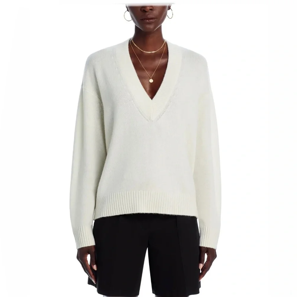 Aqua Cream V-Neck Sweater - Picture 4 of 8
